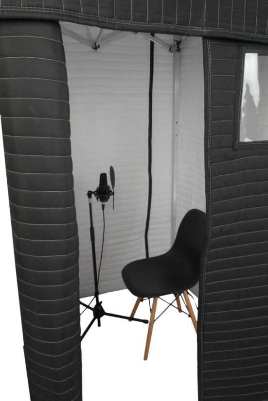 P1190421 avb4 with chair