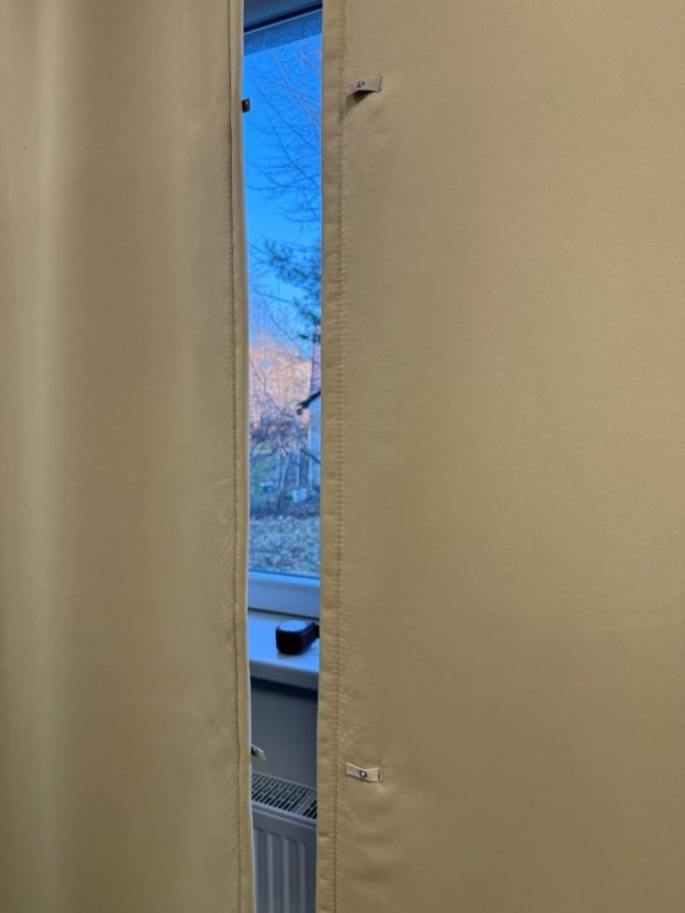 Anpassung: Verbindungsbänder mit Druckknöpfen für 2 Vorhänge