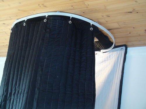 ceiling track booth7