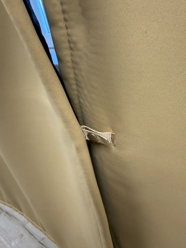 Anpassung: Verbindungsbänder mit Druckknöpfen für 2 Vorhänge