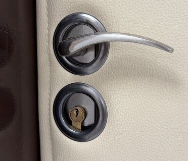 FrontSilence handle hole detail